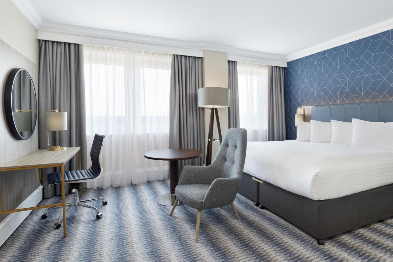 {{ hotelInfo.altText }}