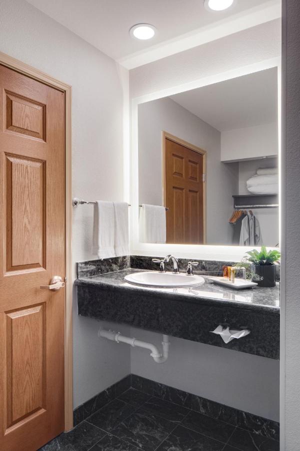 Ayres Suites Mission Viejo - Lake Forest — photo 21