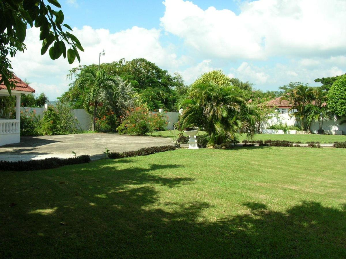 Whispering Bamboo Cove Resort - 4