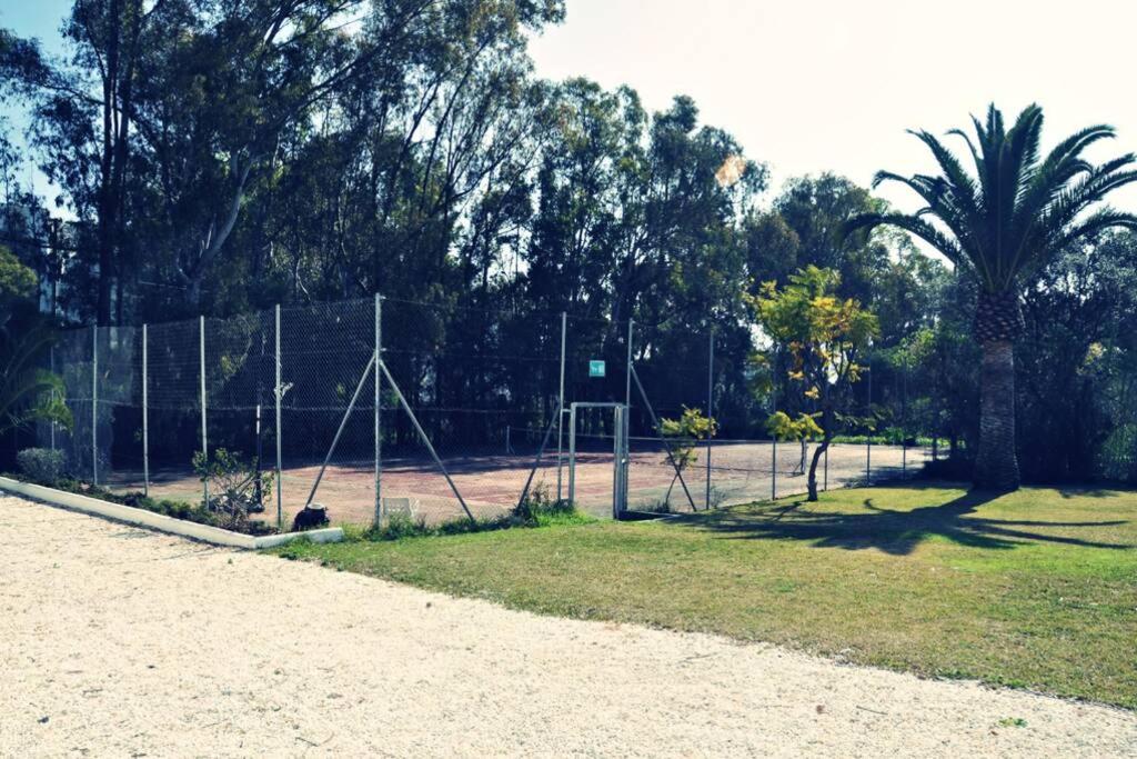 Tennis court: Apartamento cerca de Puerto Banús y la playa