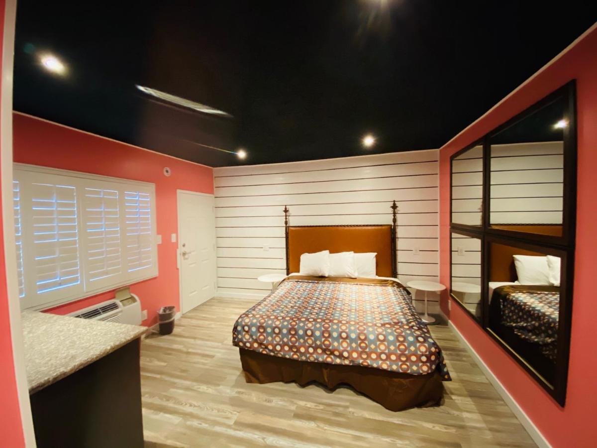 Casa Valentine Inn - Los Angeles — photo 7