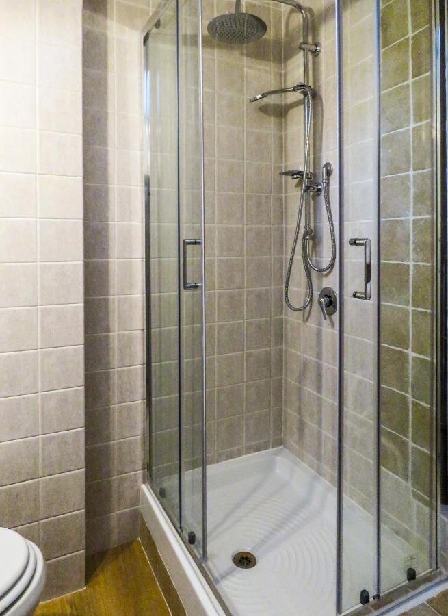 Mattia's penthouse - view over Trastevere roofs - 3