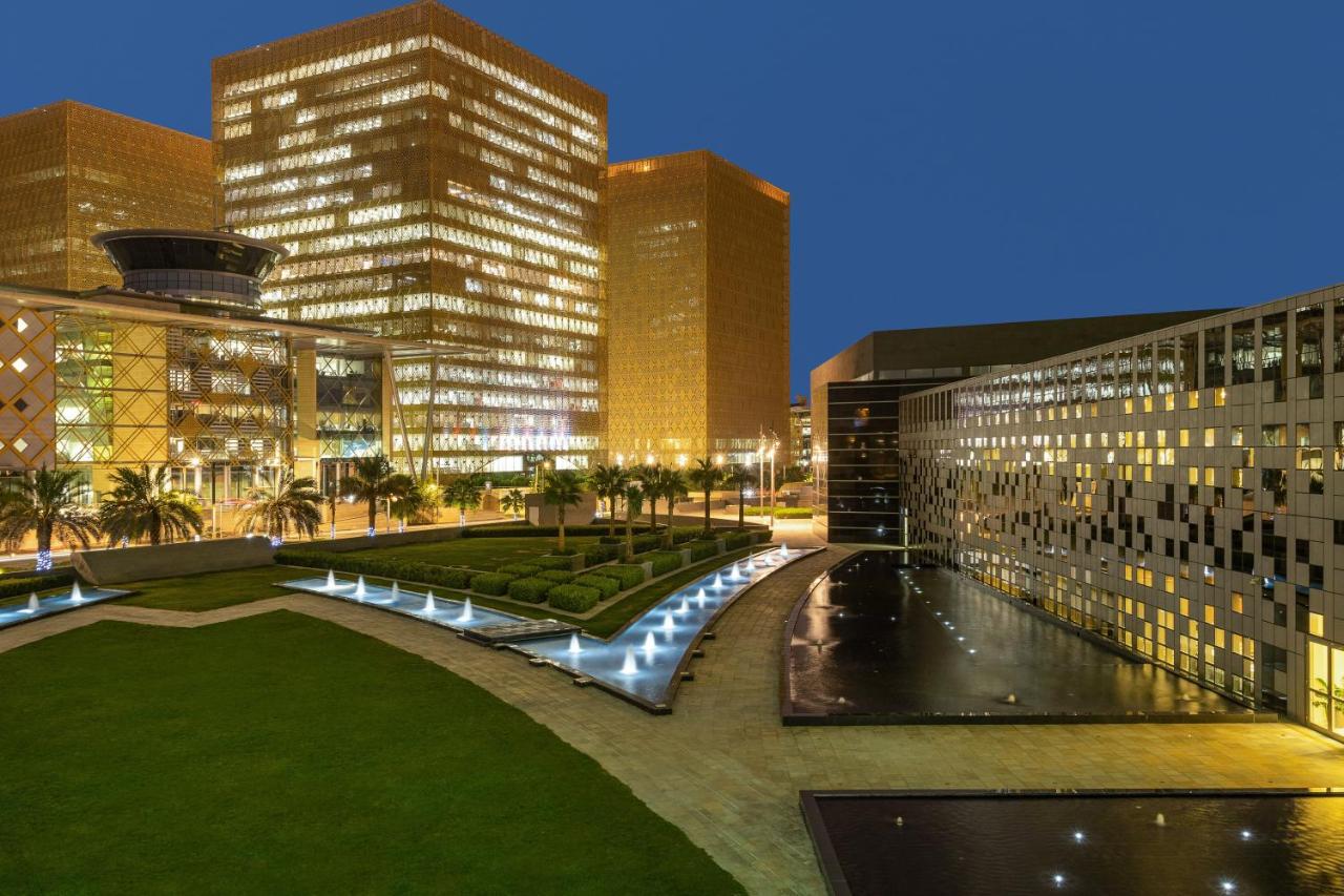 بلازا الرياض فندق مؤتمرات كراون ومركز فنادق الحجر