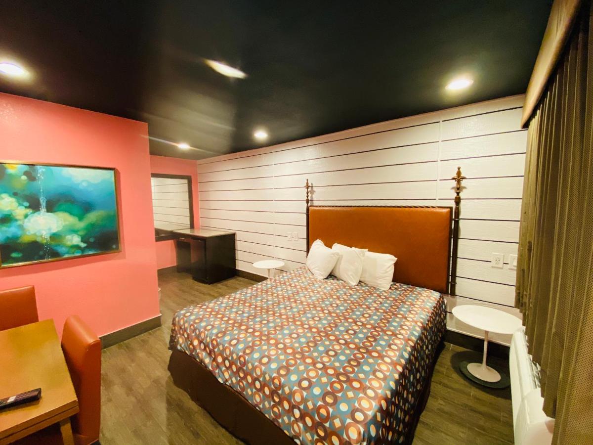 Casa Valentine Inn - Los Angeles — photo 19
