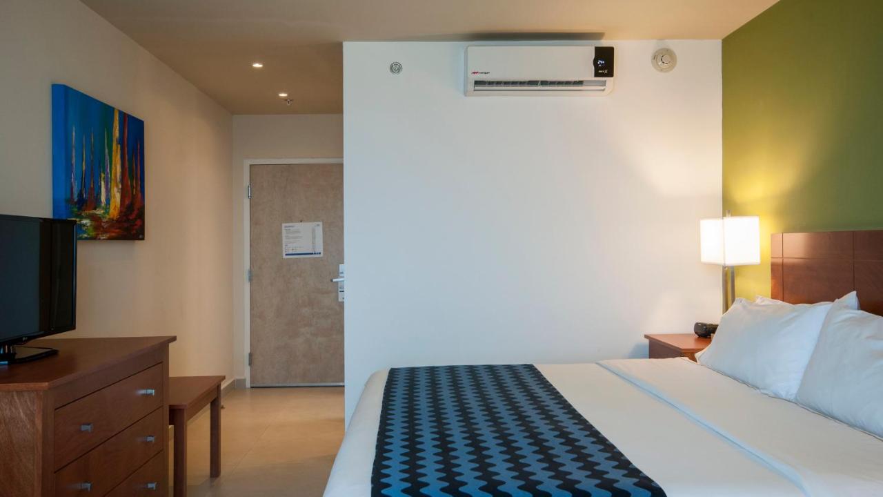 Holiday Inn Express Cabo San Lucas, an IHG Hotel photo