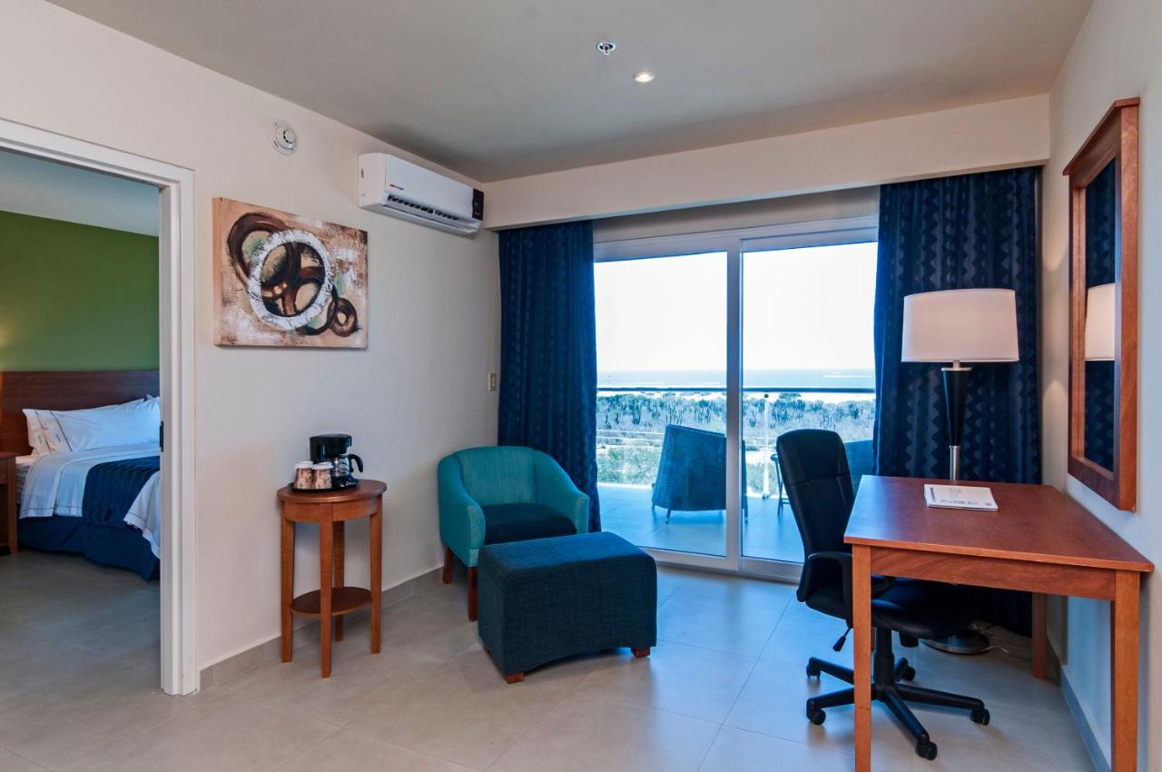 Holiday Inn Express Cabo San Lucas, an IHG Hotel photo