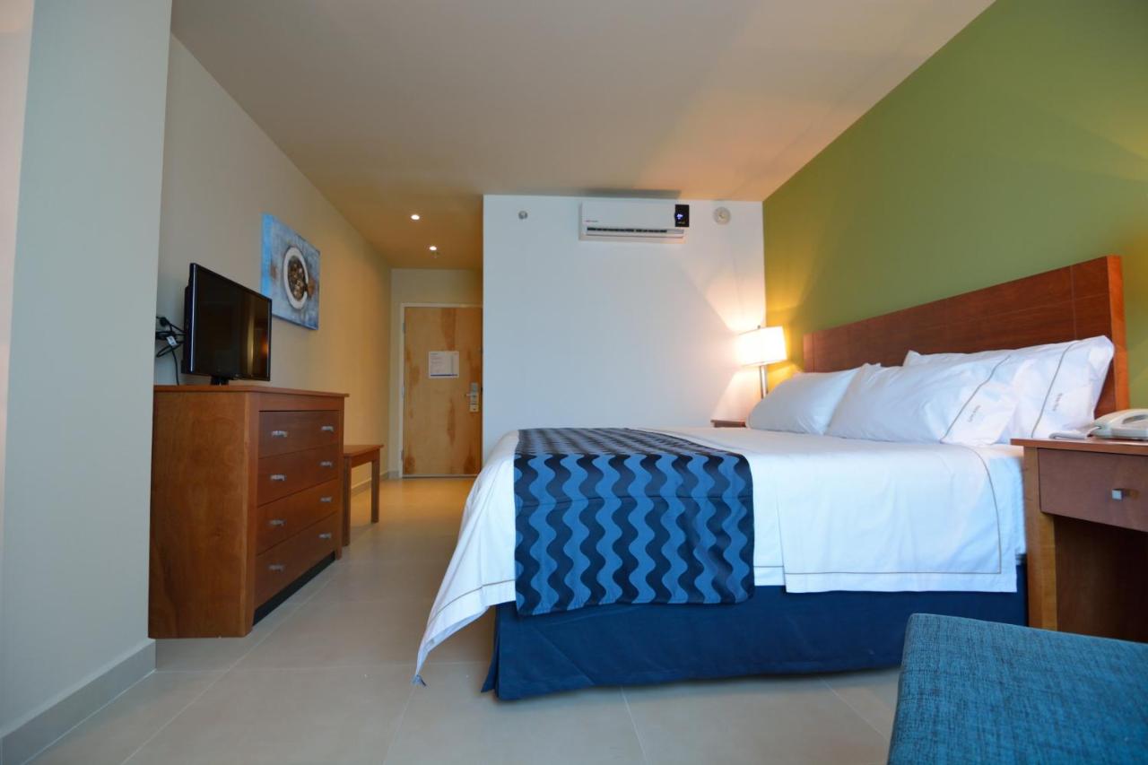 Holiday Inn Express Cabo San Lucas, an IHG Hotel photo