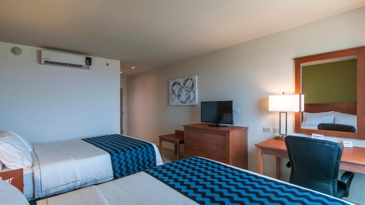 Holiday Inn Express Cabo San Lucas, an IHG Hotel photo