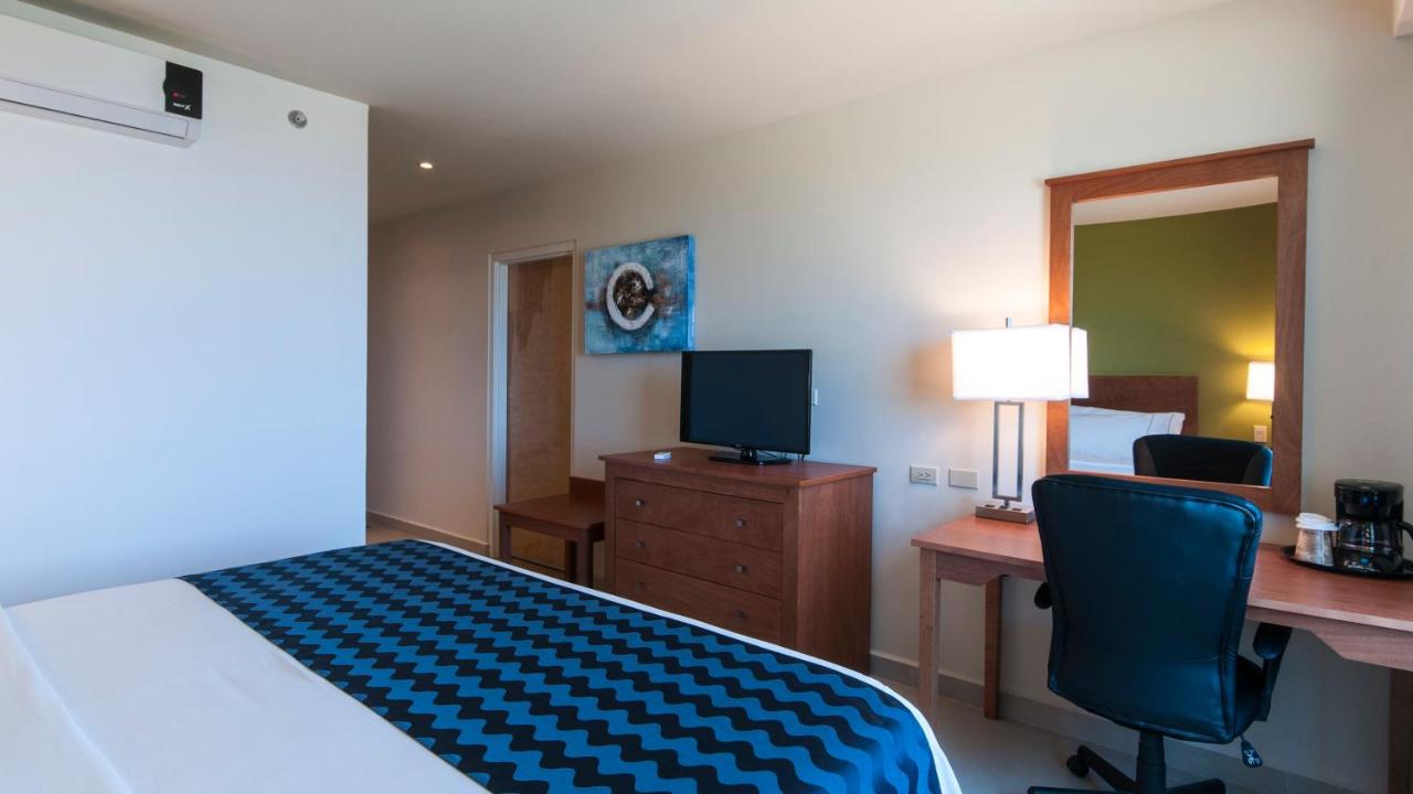 Holiday Inn Express Cabo San Lucas, an IHG Hotel photo