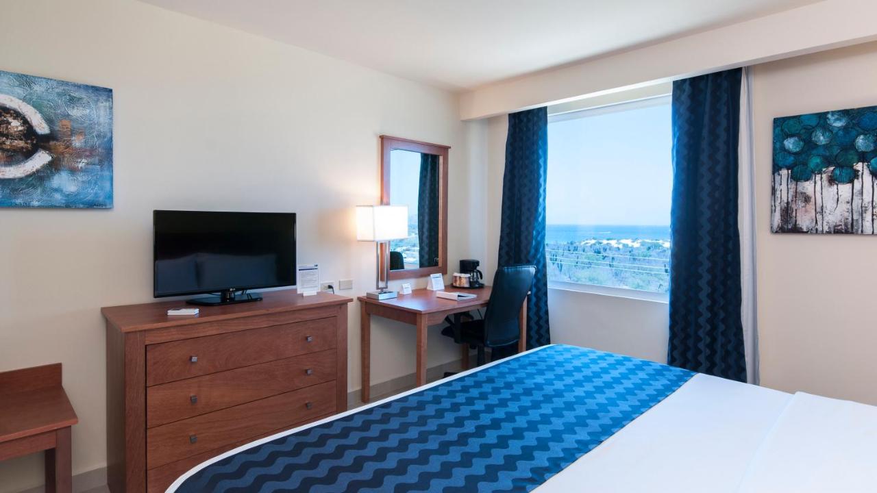 Holiday Inn Express Cabo San Lucas, an IHG Hotel photo
