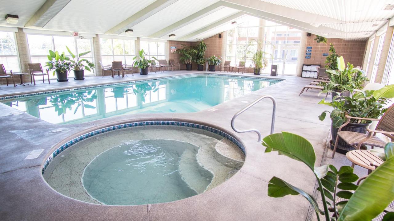 Heated swimming pool: Abbey Inn Cedar City