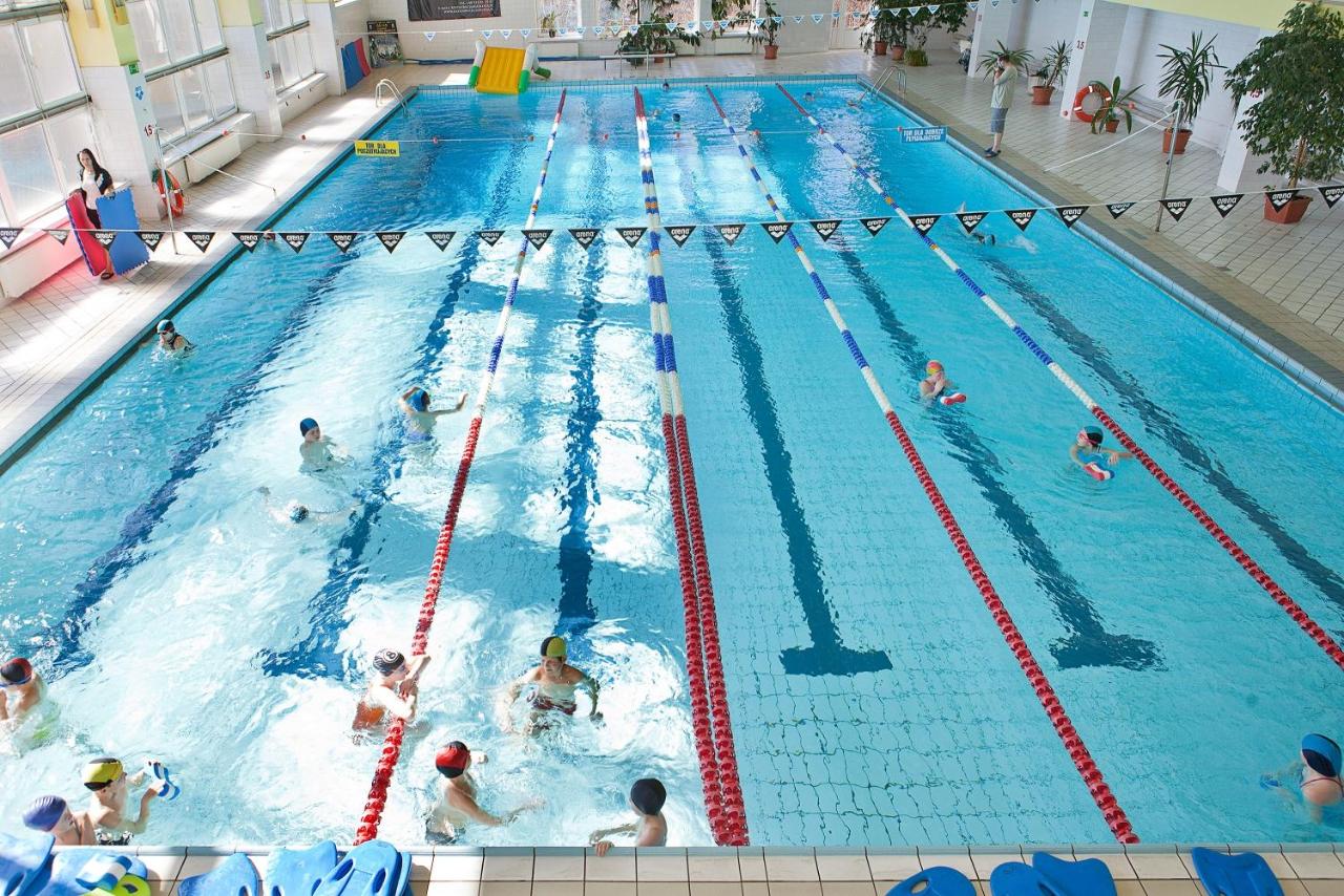 Heated swimming pool: Hotel Stronie