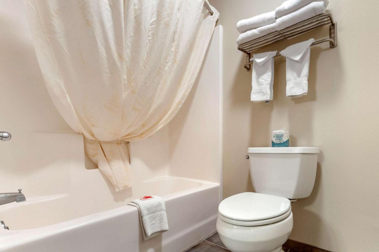 Harmony Inn & Suites — photo 22