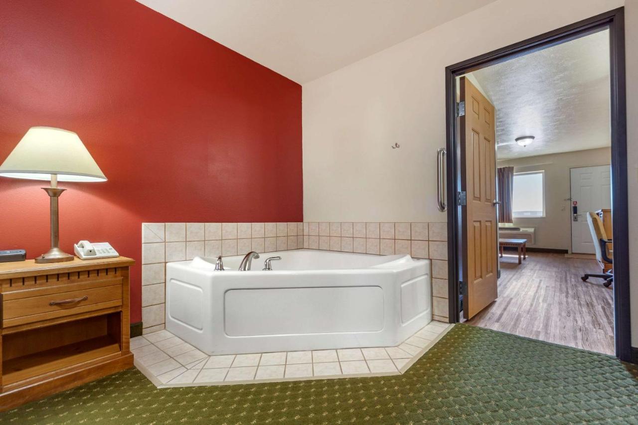 Harmony Inn & Suites — photo 8