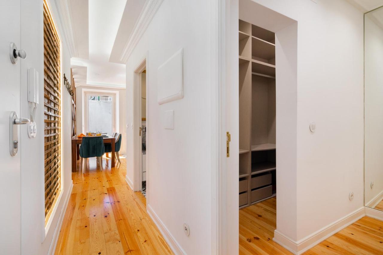 WHome | Great Location & Large Family Apartment w/Patio - 2