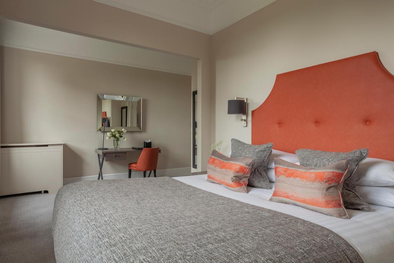 Oatlands Park Hotel photo