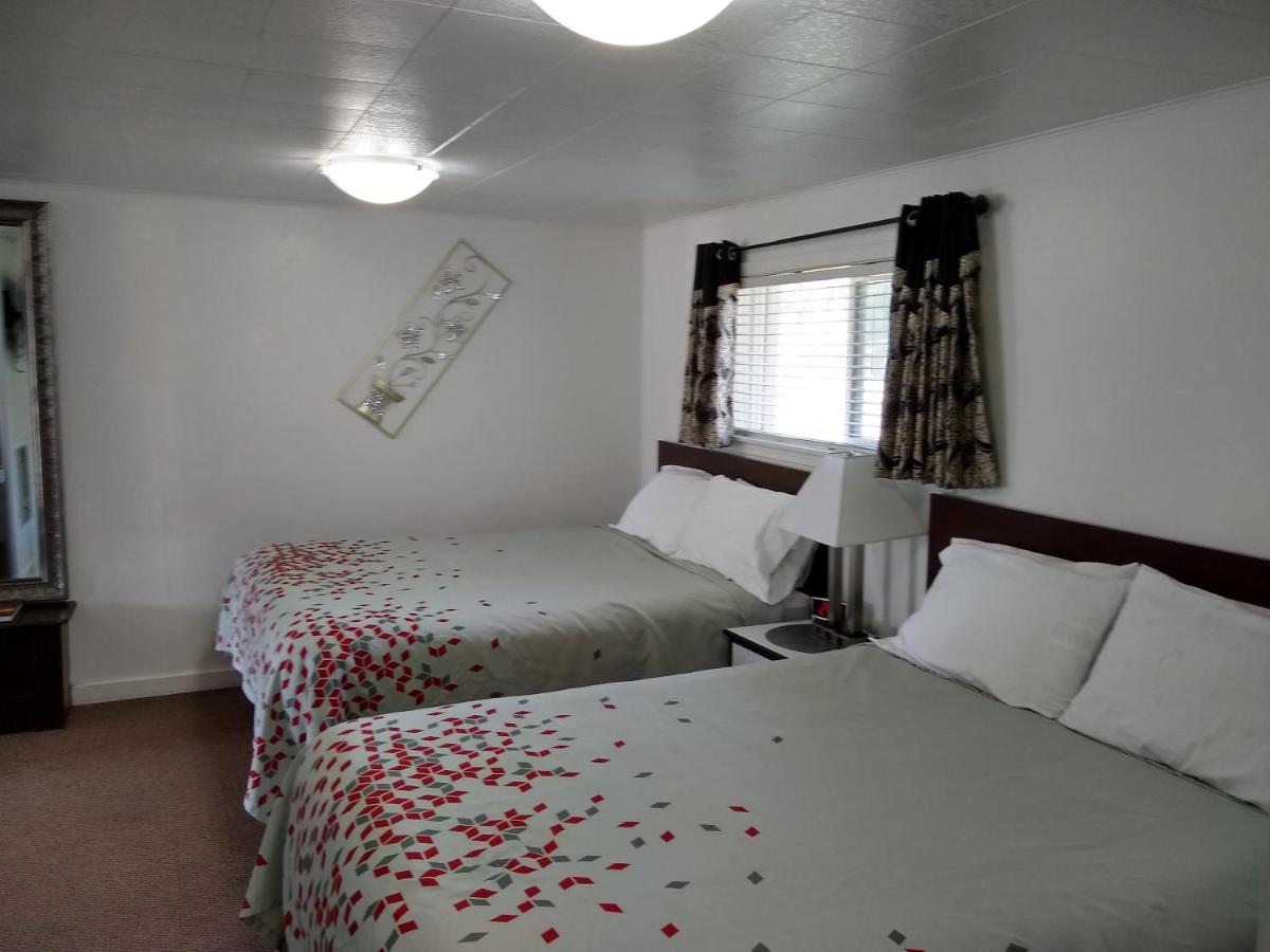 Holiday Motel — photo 16