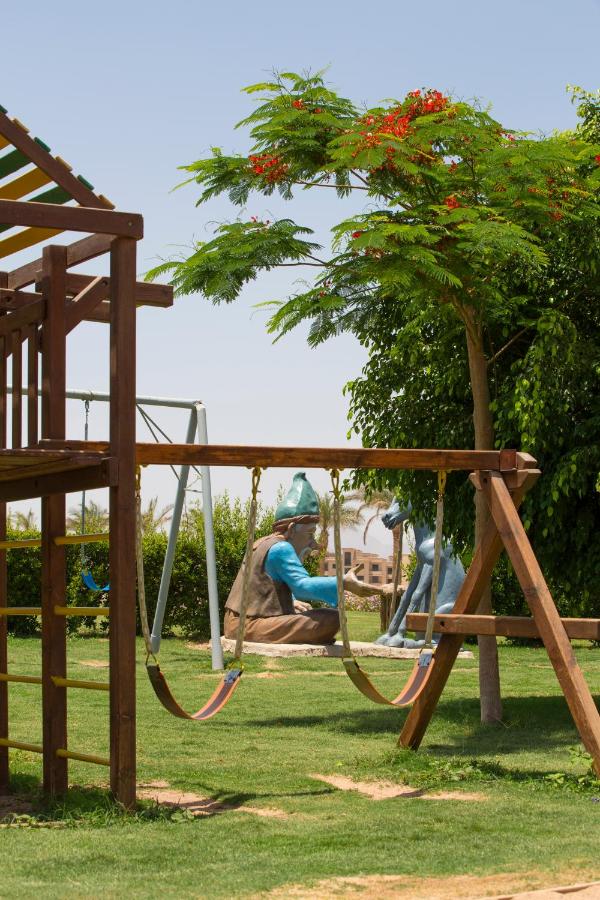 Parrotel Aqua Park Resort photo