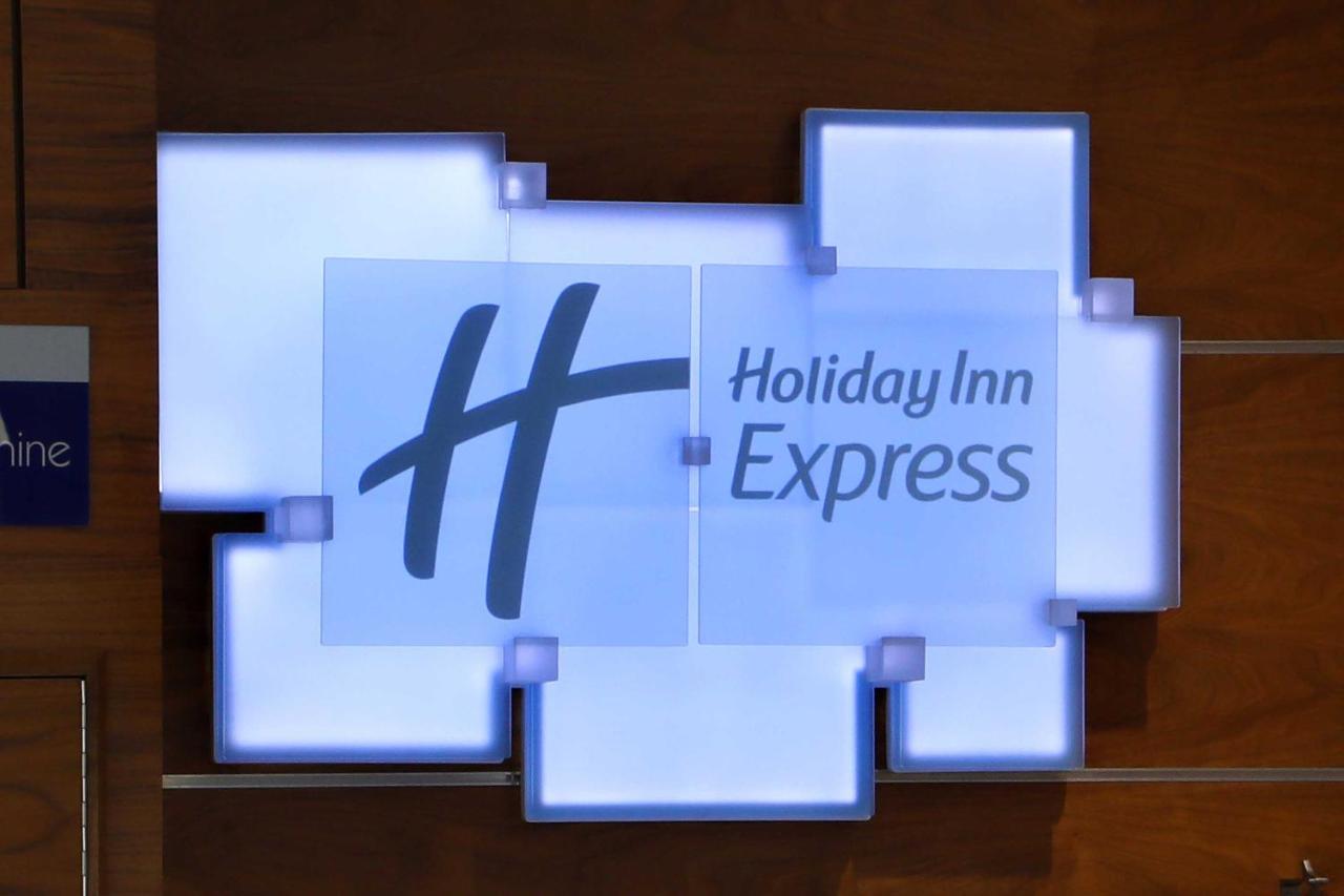 Holiday Inn Express LONDON - NEWBURY PARK - Laterooms