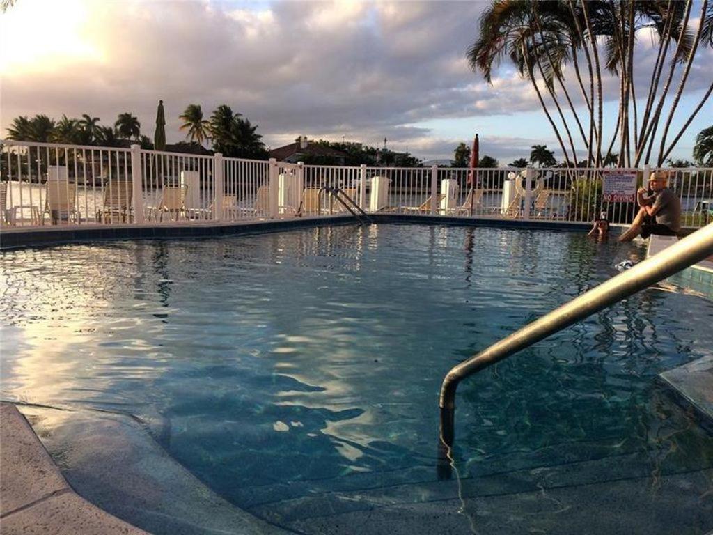 Heated swimming pool: Aloha Escape Pompano Beach