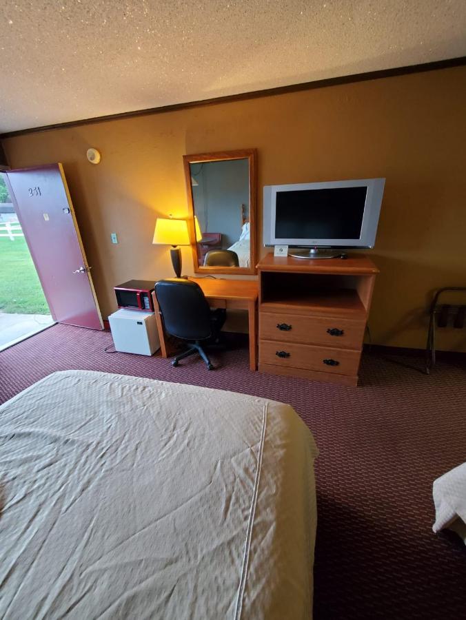 Gray Plaza Motel — photo 19
