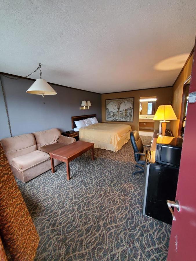 Gray Plaza Motel — photo 21