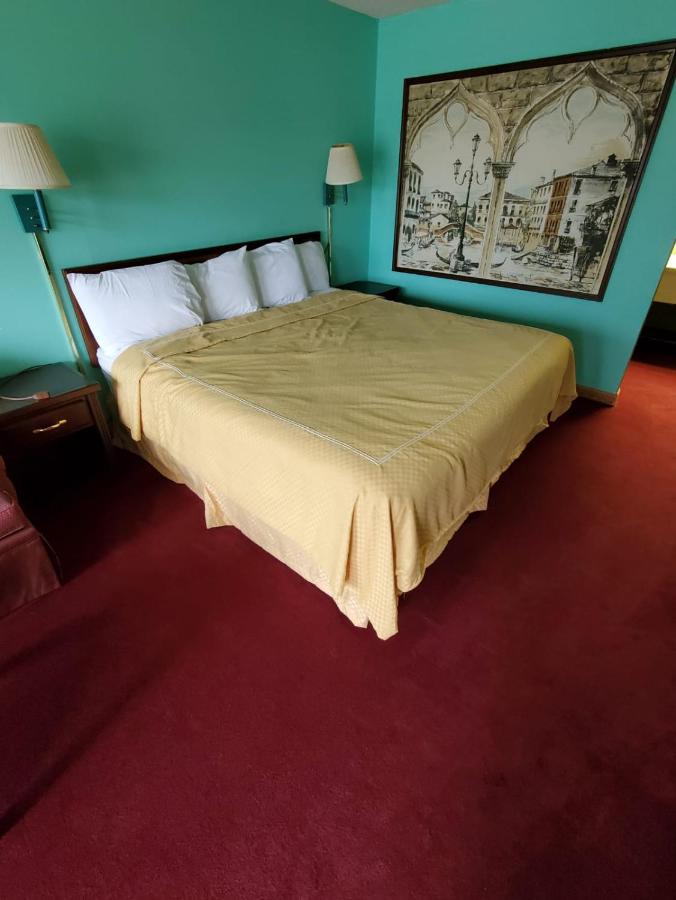 Gray Plaza Motel — photo 22