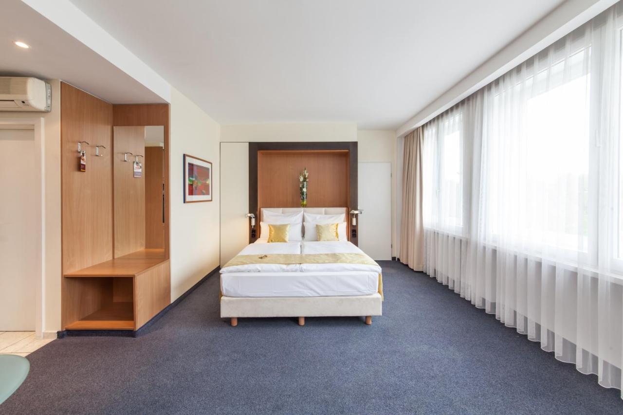 Quality Hotel Ambassador Hamburg - Laterooms