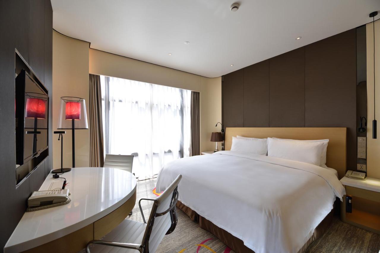 Hotel Equatorial Shanghai photo