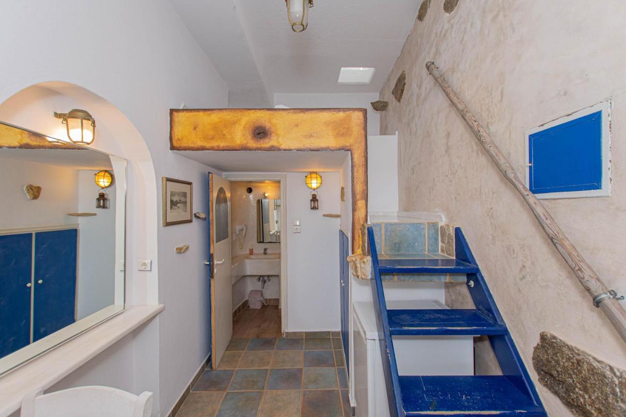 Peristeronas Village - 3