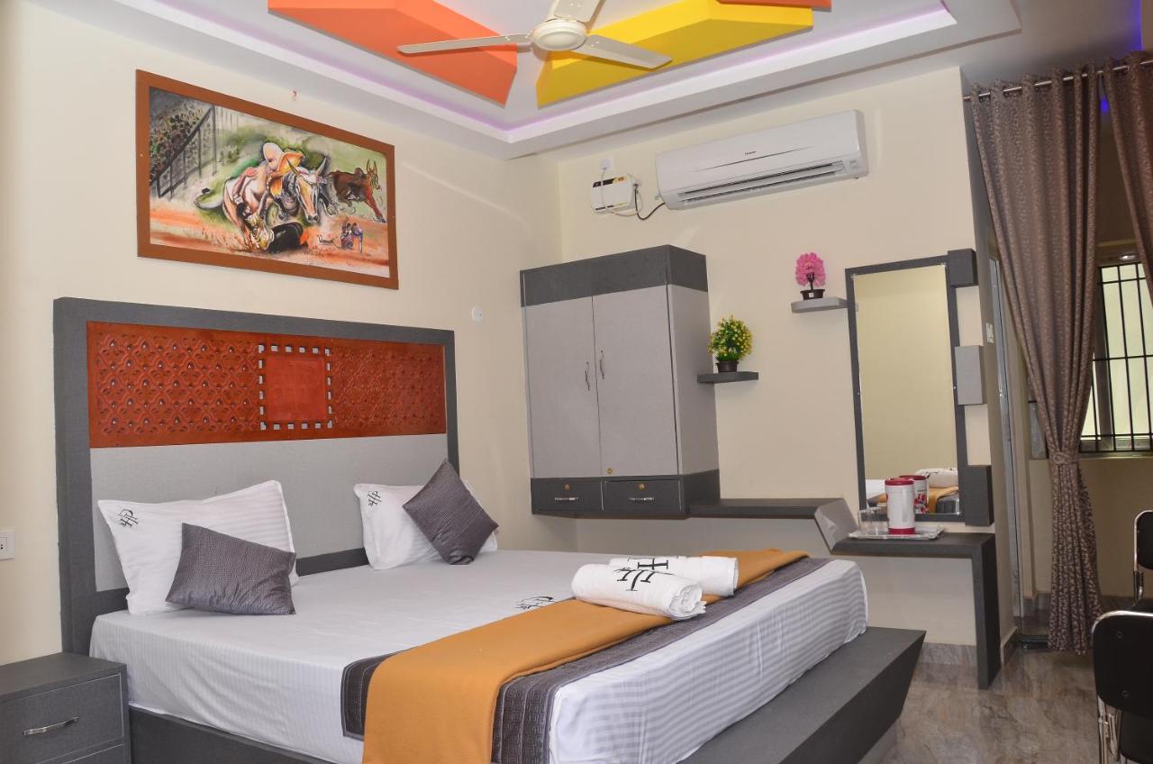 Фото HOTEL PANCHAVARNAA