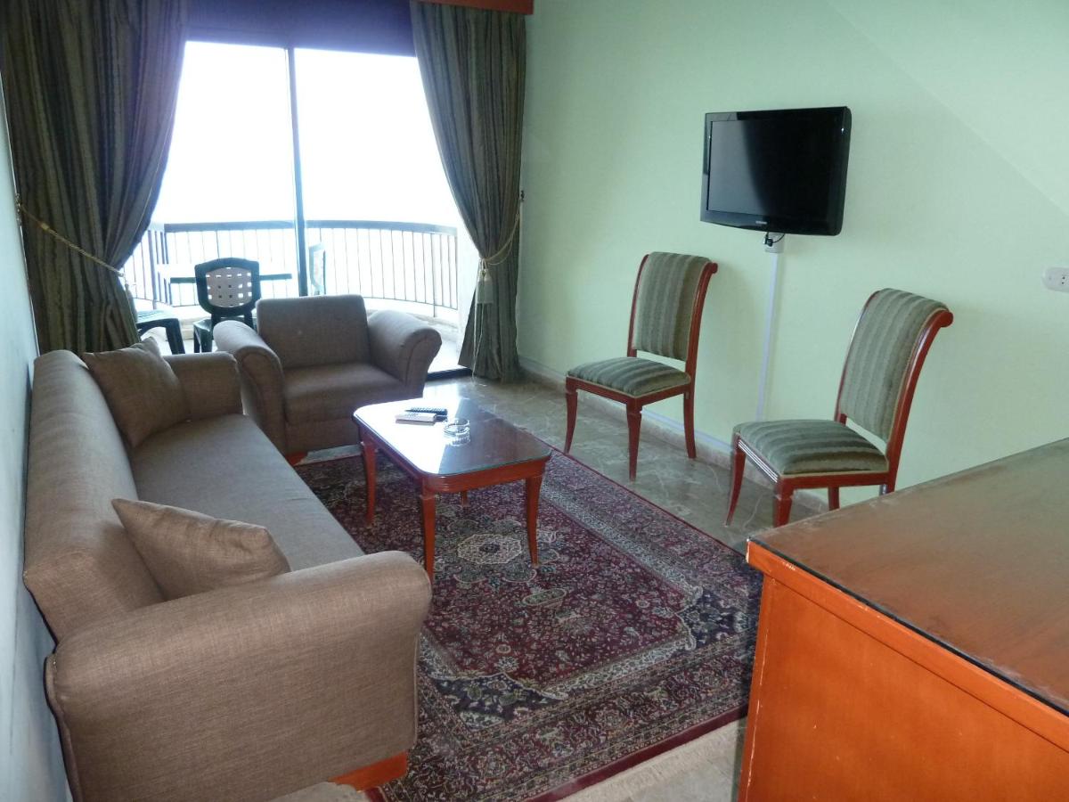 Holiday Suites Hotel & Beach Resort photo