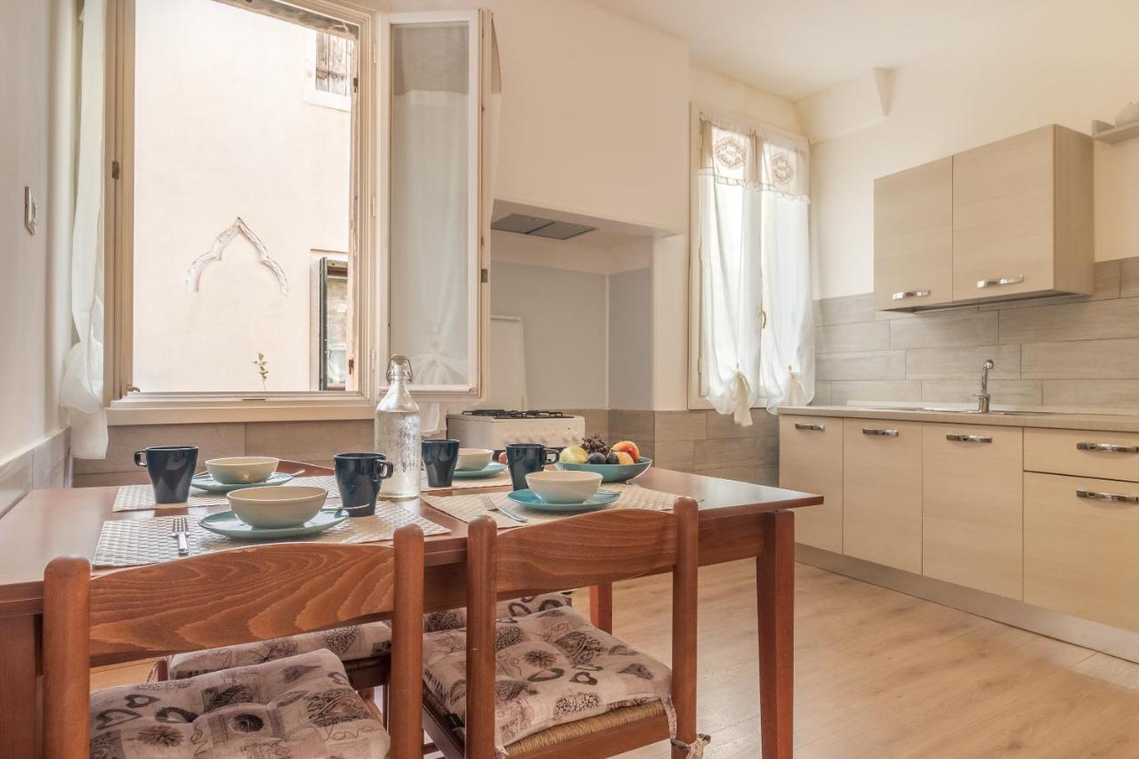 Family Colours close to @Rialto Mercato - 4