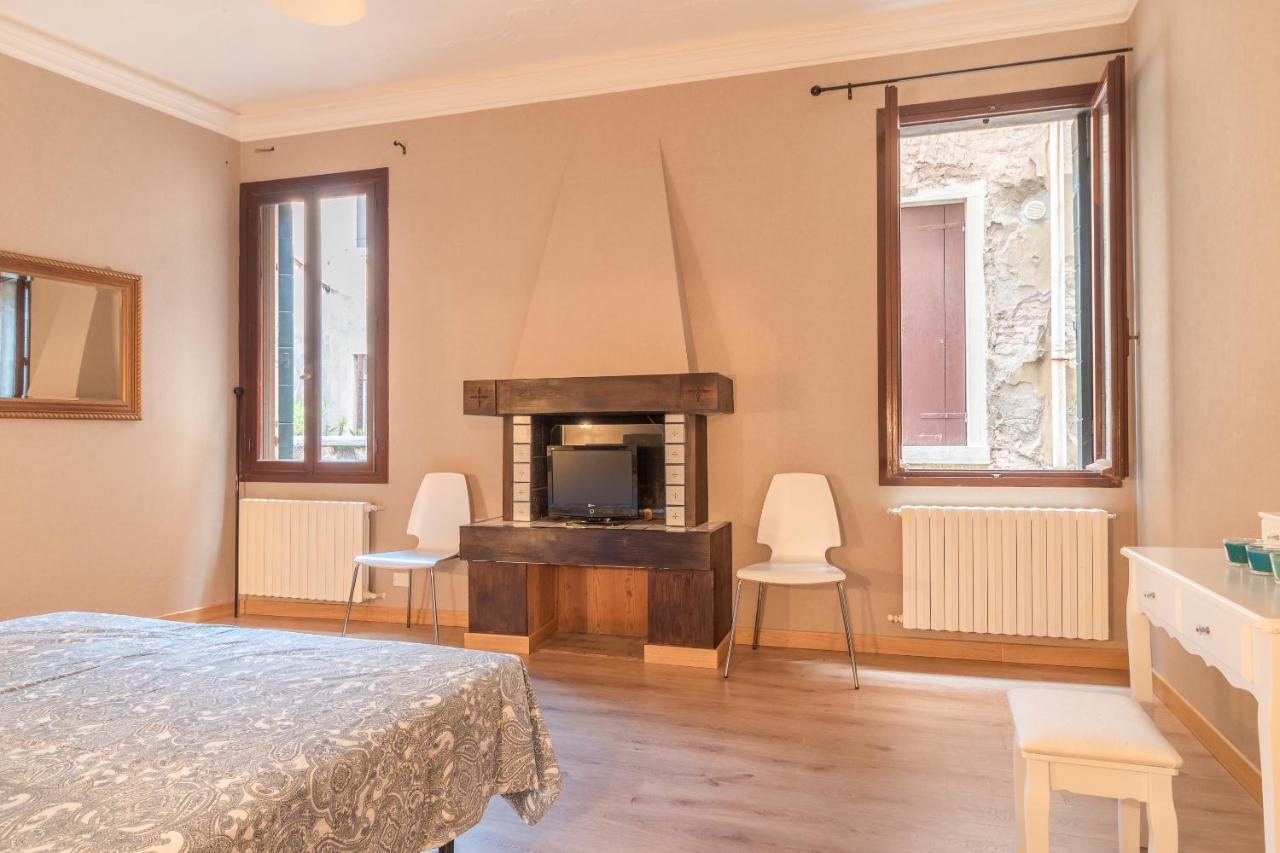 Family Colours close to @Rialto Mercato - 2