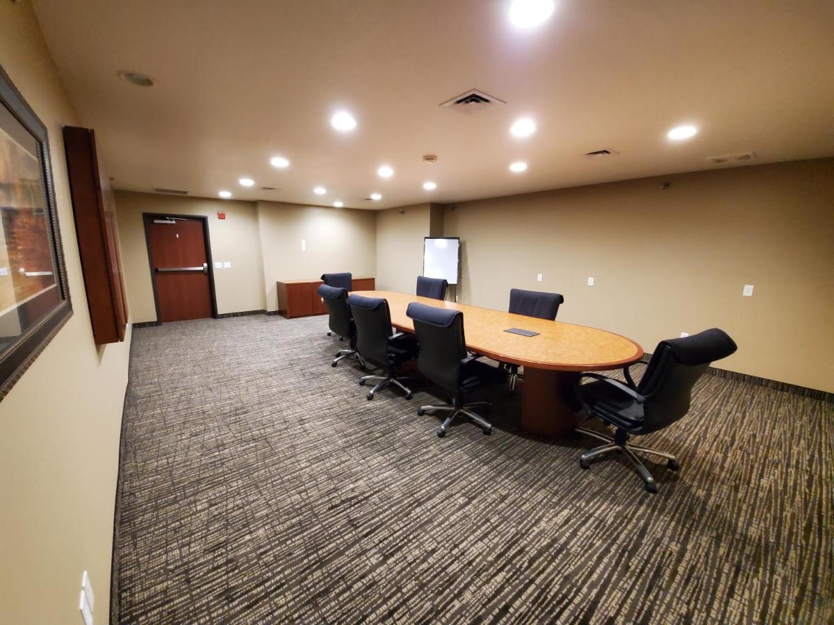 Estherville Hotel & Suites — photo 9