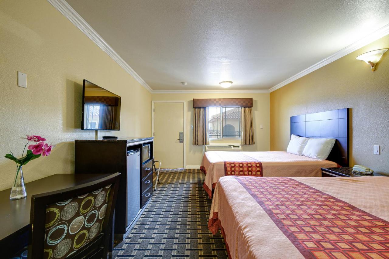 Hacienda Inn — photo 15