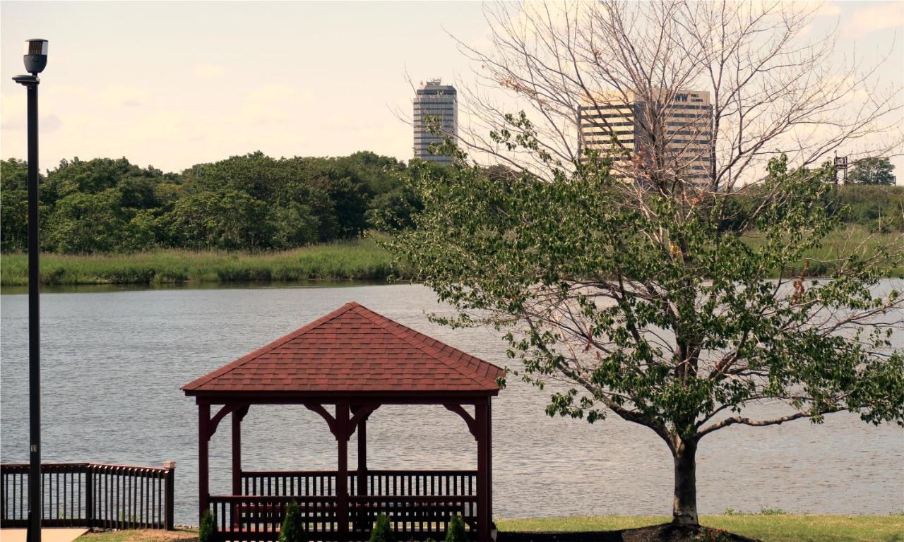 Red Roof PLUS+ Secaucus - Meadowlands - NYC - Laterooms
