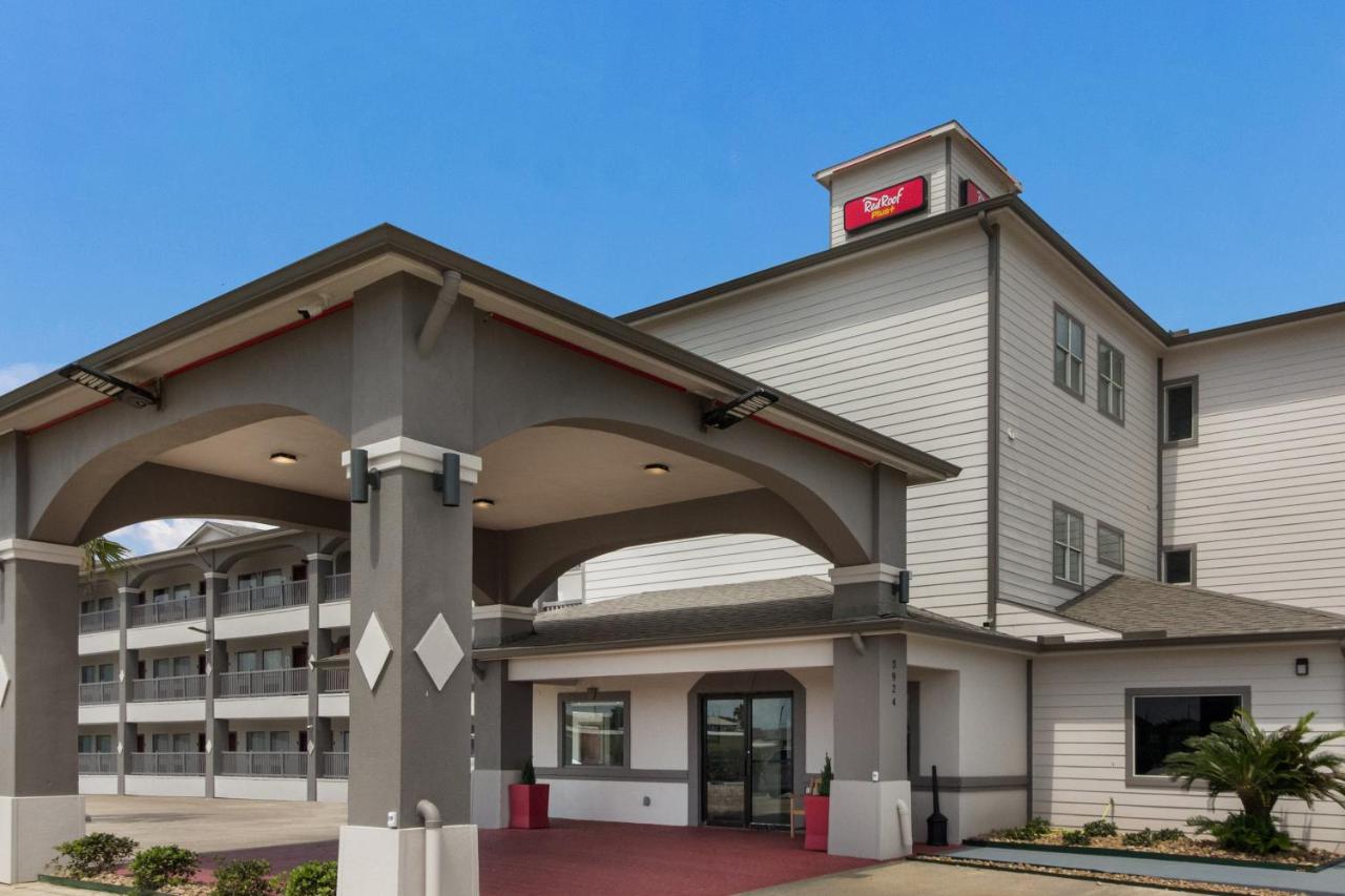 Image: Red Roof Inn PLUS + Galveston - Beachfront