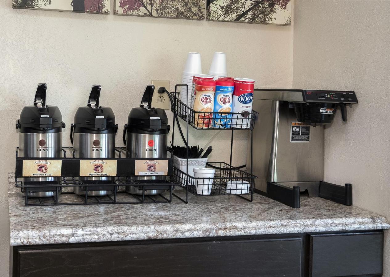 Red Carpet Inn — photo 4