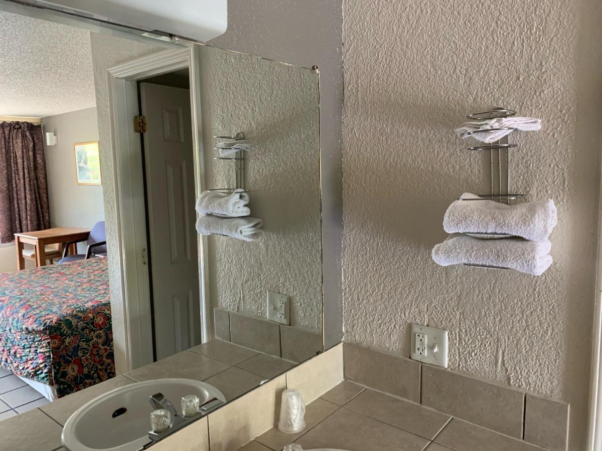 Budget Inn — photo 11