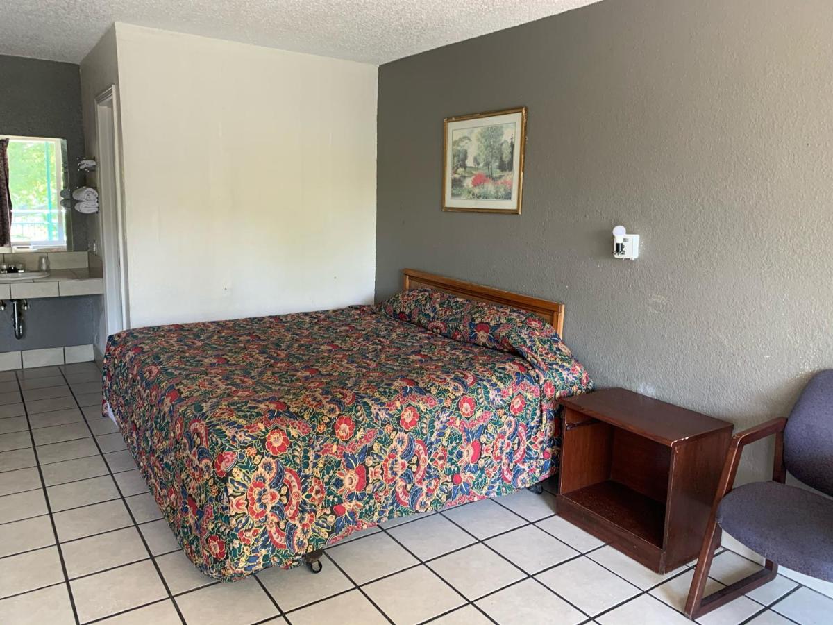 Budget Inn Motel - 2