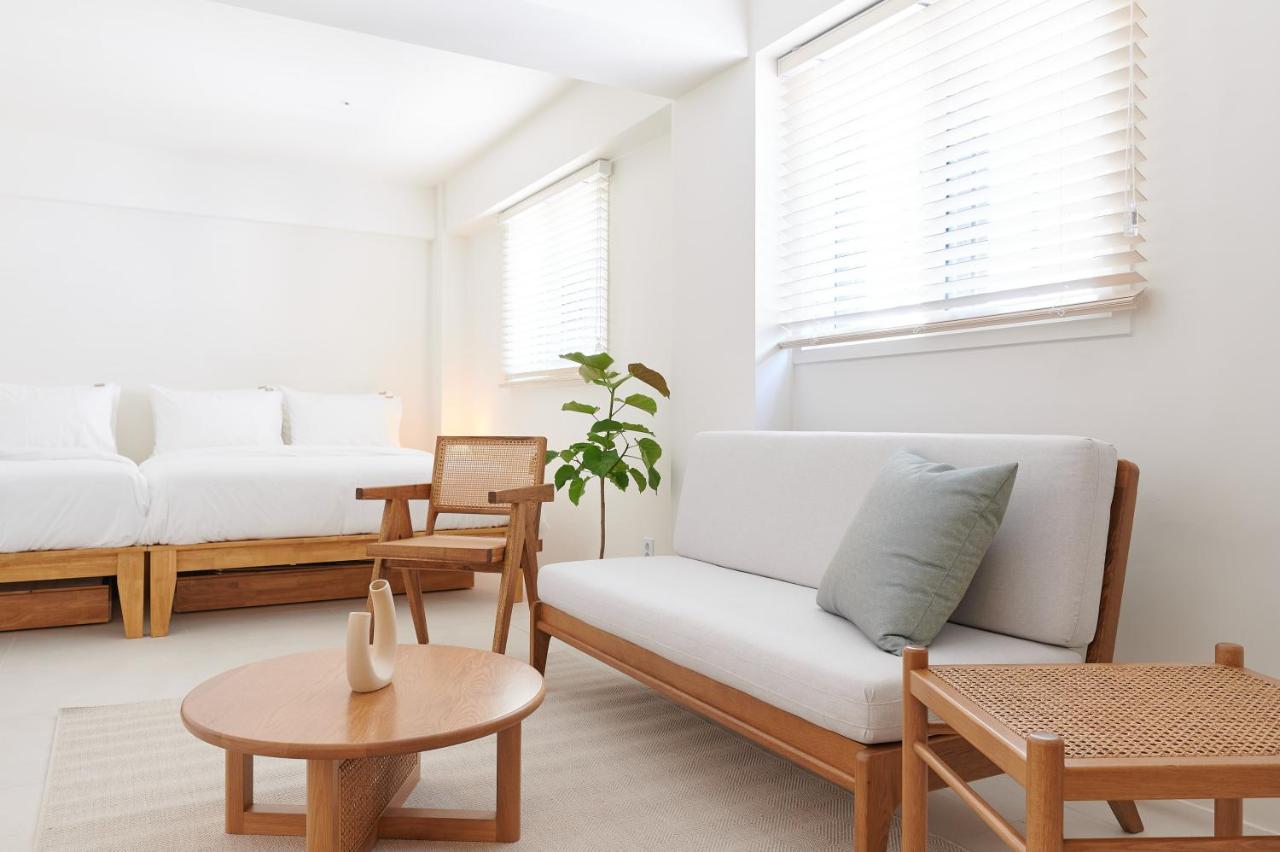 White Linen House - 2