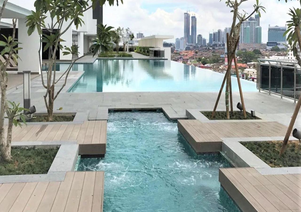 Suites at 1Tebrau - 4