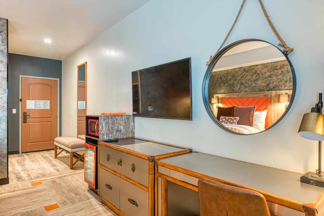 Hotel Lexen Newhall & Santa Clarita - Near Six Flags Magic Mountain — photo 16