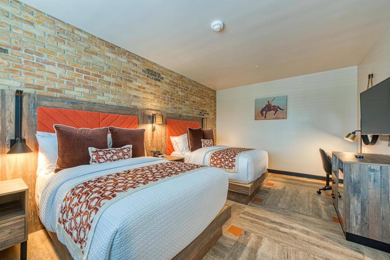Hotel Lexen Newhall & Santa Clarita - Near Six Flags Magic Mountain — photo 12