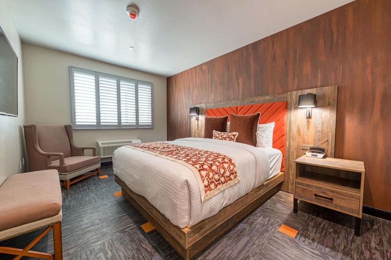 Hotel Lexen Newhall & Santa Clarita - Near Six Flags Magic Mountain — photo 9
