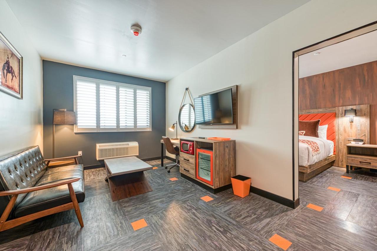 Hotel Lexen Newhall & Santa Clarita - Near Six Flags Magic Mountain — photo 14