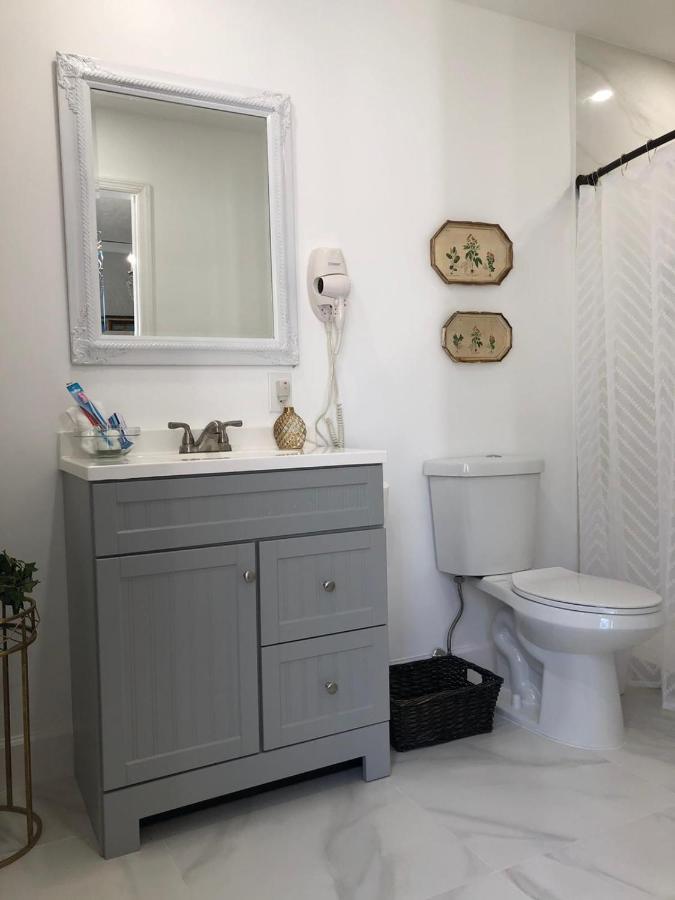 Comfy and Spacious Suite with Free Parking - 3