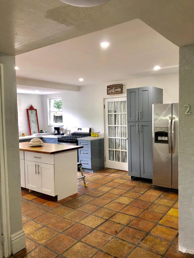 Cozy Aqua Private Suite with Parking - 3