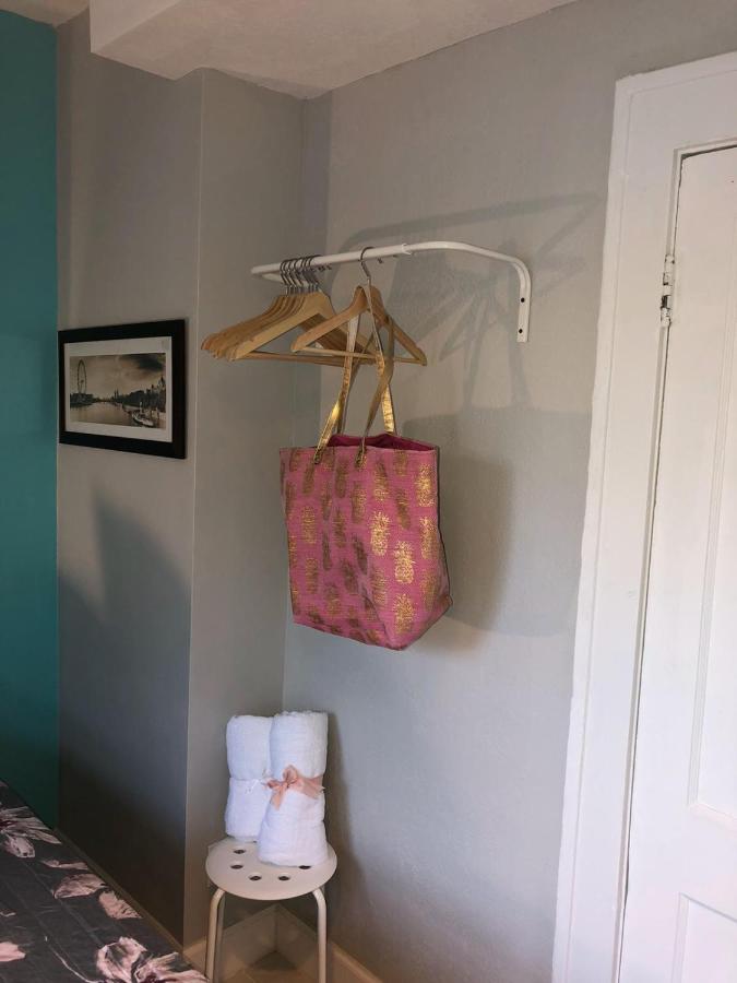 Cozy Aqua Private Suite with Parking - 2